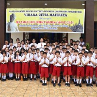 Kegiatan Prosesi Pemandian Rupang Buddha Dalam Rangka Hari Tri Suci Waisak 2568 BE | SD METTA MAITREYA